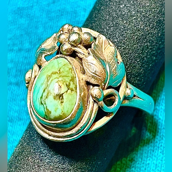 Vintage: Native American Navajo, Artesian, Turquoise Silver ring. Size 8 - Picture 3 of 5